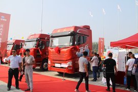 可以看见各种挂车和专用汽车!第13届梁山专用车展是卡友的盛宴