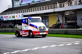 冠军品质 驰骋赛场!乘龙车队卡赛精彩瞬间!