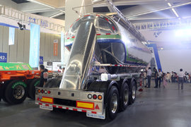 全身铝合金亮瞎眼 华宇粉料运输车帅爆!