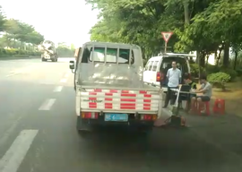 广州卡友路遇尾气检测 大量卡车收到罚单