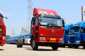 高颜值中卡再升级 220马力解放J6配大柴6DH新动力