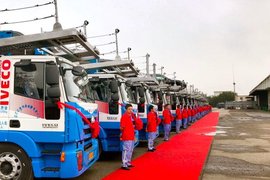 再获1645辆订单 红岩中置轴轿运车一路领先