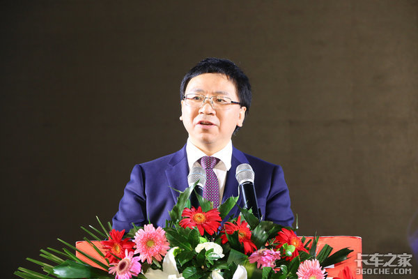 智能 安全 低油耗 这样的卡车谁不想要? 乘龙T7如何定义国产长头卡车