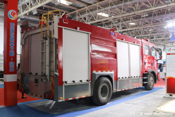 专业双排驾驶室 图解重汽T5G干粉消防车