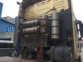 气瓶侧置+五气囊后提升 这台LNG版本的陕汽X3000有点不一样