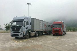 东风新天龙路测谍照曝光 准平地板驾驶室要来了！