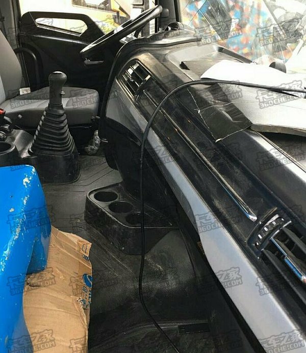 东风新天龙路测谍照曝光 准平地板驾驶室要来了!