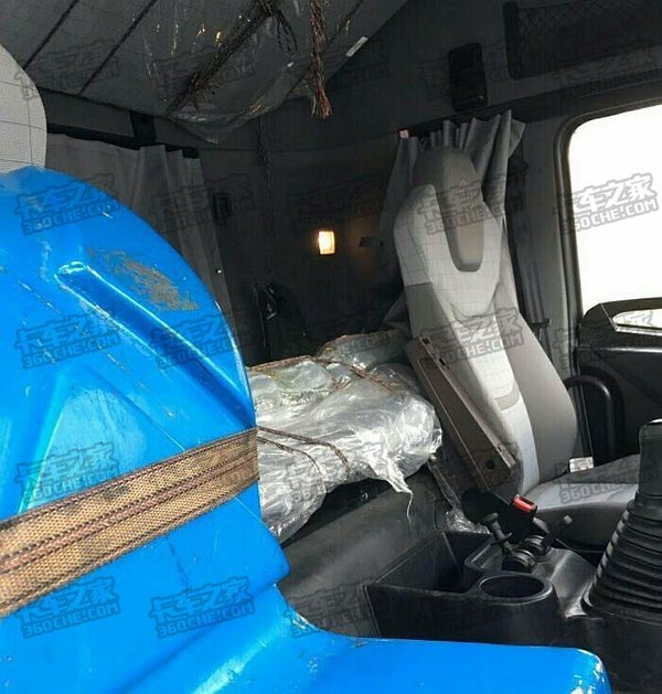 东风新天龙路测谍照曝光 准平地板驾驶室要来了!