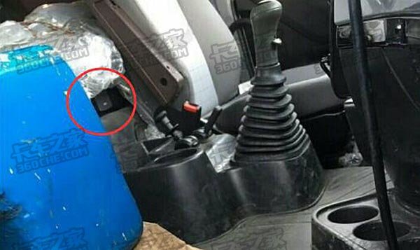 东风新天龙路测谍照曝光 准平地板驾驶室要来了!