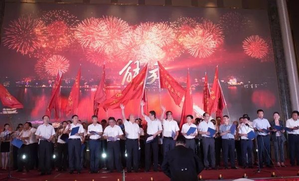 加油干 创佳绩 一汽解放柳特献礼十九大