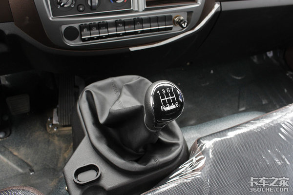 重汽王牌轻卡强势进军广州 最大4S店隆重开业