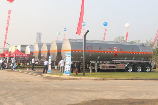 挂车价格透明售后及时 卡友自主选配 铁牛养车让卡友买挂车更方便