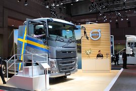 配备ACC自适应巡航 沃尔沃FH低顶牵引车亮相东京车展