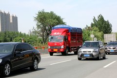 �����ƳǸ��ٽ���ͨ���� ����ǰ���У�