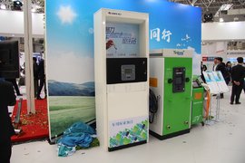 像加油一样加尿素 不用包装桶 格力的新产品能让咱们省不少钱