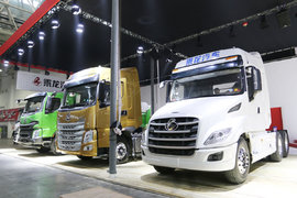 新车发布看美女送福利 武汉车展乘龙汽车看点多