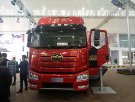 牵引车载货车轻量化搅拌车齐发 一汽解放携全线产品亮相武汉商用车展