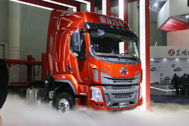 自重仅7.5吨 超级轻量化卡车乘龙H5发布