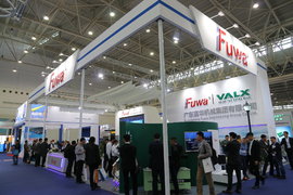 40万公里免维护 富华武汉车展亮点不少