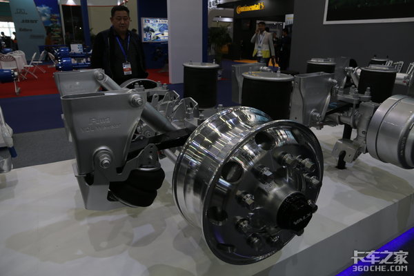 40万公里免维护 富华武汉车展亮点不少