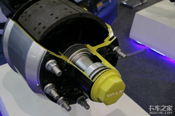 40万公里免维护 富华武汉车展亮点不少