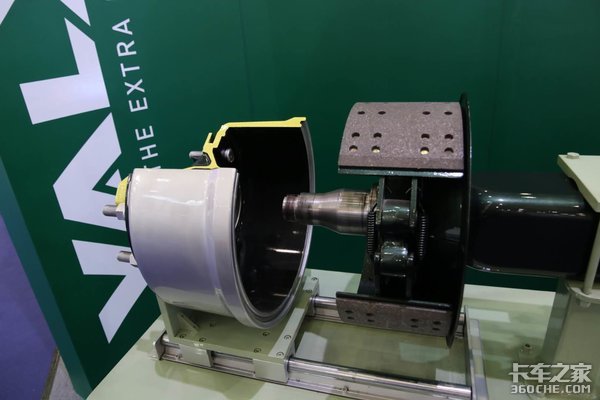 40万公里免维护 富华武汉车展亮点不少