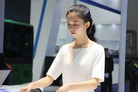 没有车模的车展不完整！20张大图带你看武汉车展各色美女车模