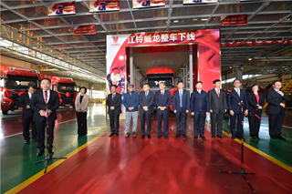 致英雄 江铃重汽“威龙”重卡正式下线