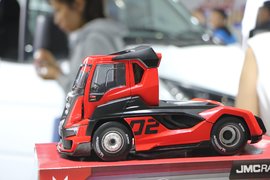 2017武汉车展:从车模到安全锤 这些小礼物你最喜欢哪一个?