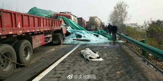 滁新高速阜阳段连环追尾，已有18人死亡