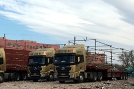 双11后快递业务多 普货运费低大板君DIY扎上钢管变身高栏拉快递