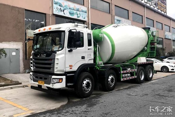 以用户需求造车江淮轻量化搅拌车交车