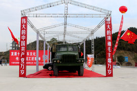 6x6东风全驱越野车曾经征战沙场 如今俯首甘为孺子牛为建设服务