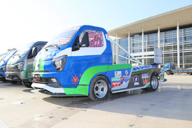 从来没见过跑得这么快的小卡！2017济南商用车展上的飞碟缔途赛车