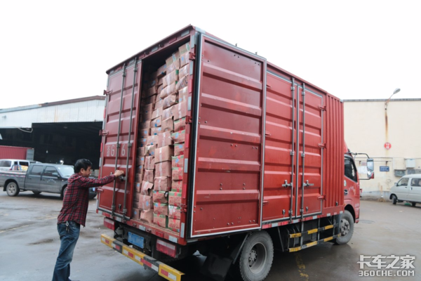 蓝牌绿通小能手 深度体验福瑞卡F11锡柴版轻卡