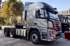 一大一小济南摆Pose 大运仅展两款卡车