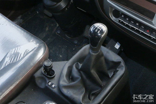 双手操控18挡变速箱 这种卡车你驾驭得了吗?