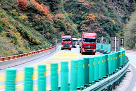 卡车就在画中游 定州到成都轿运长途行