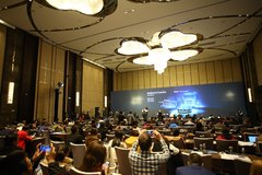 40����ҵ��ʿ��ͬ���� �����˸�չ��Ļ