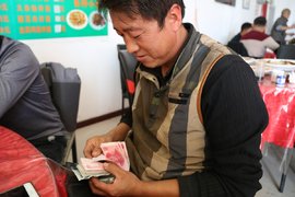 真实写照！投资50万辛苦跑车好几年 最后一算 只赚到一辆旧卡车