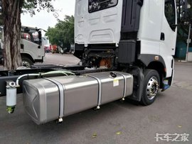 430马力、1000L油箱,轻量化设计 柳汽H7推超大马力9.6米4X2底盘