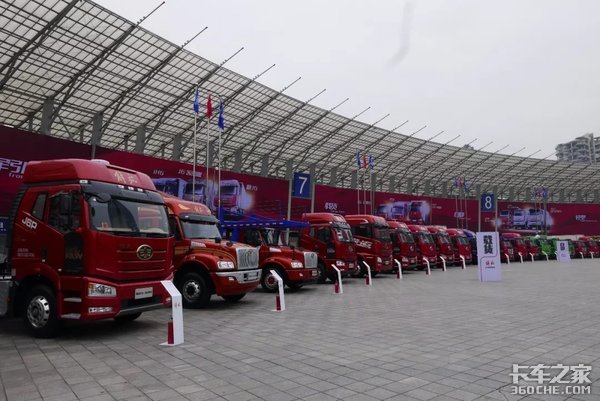 同心同行争第一 持续领航启新程 一汽解放2018商务年会成都召开