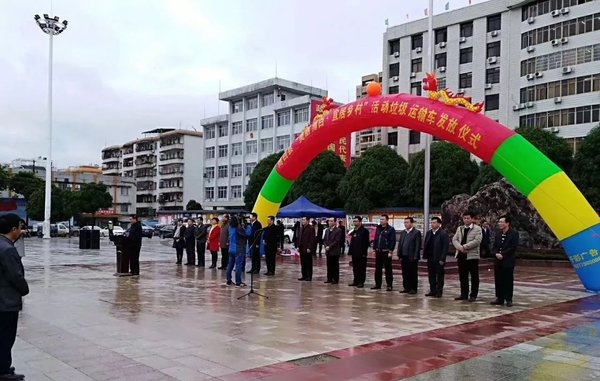 百辆飞碟汽车 助力广西环卫建设