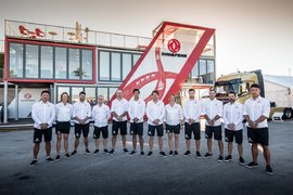 东风队参加2017-18沃尔沃环球帆船赛首站起航