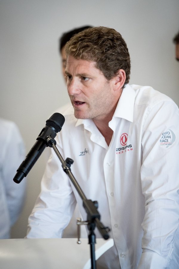 东风队参加2017-18沃尔沃环球帆船赛首站起航