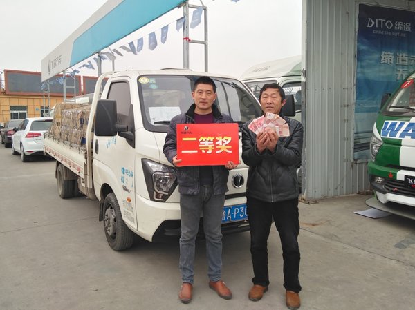 “我是卡车人” 喜抱20万大奖回家过大年