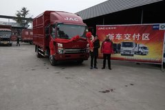 绵阳新天汽贸城骏铃V6载货车交付客户