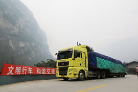 随意变道响警报,前方有车自动降速 汕德卡智能卡车有多神?