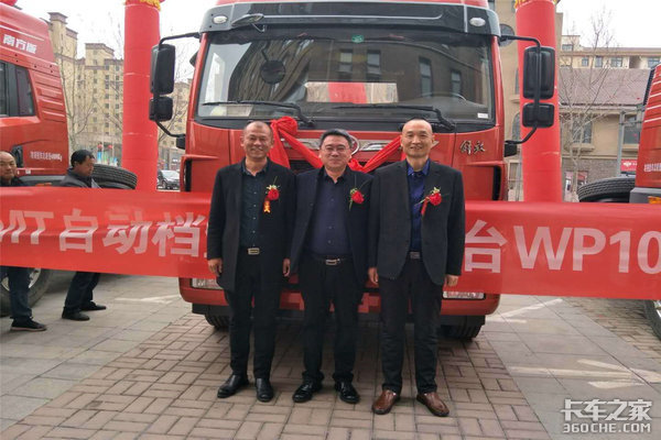 开启新征程 青岛解放悍V中国首批AMT自动档交车仪式