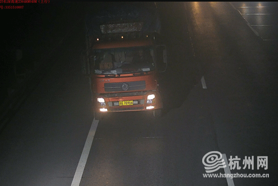杭州：高速交警专项整治货车低速行驶